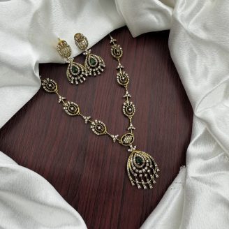Circle Peacock Diamond